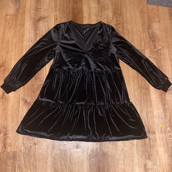 Women’s Black Velvet Dress from H&M - Picture 1 of 10